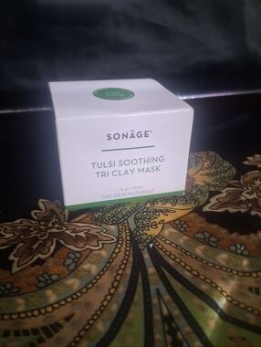 Sonäge Tulsi Soothing Tri Clay Mask – White & Green